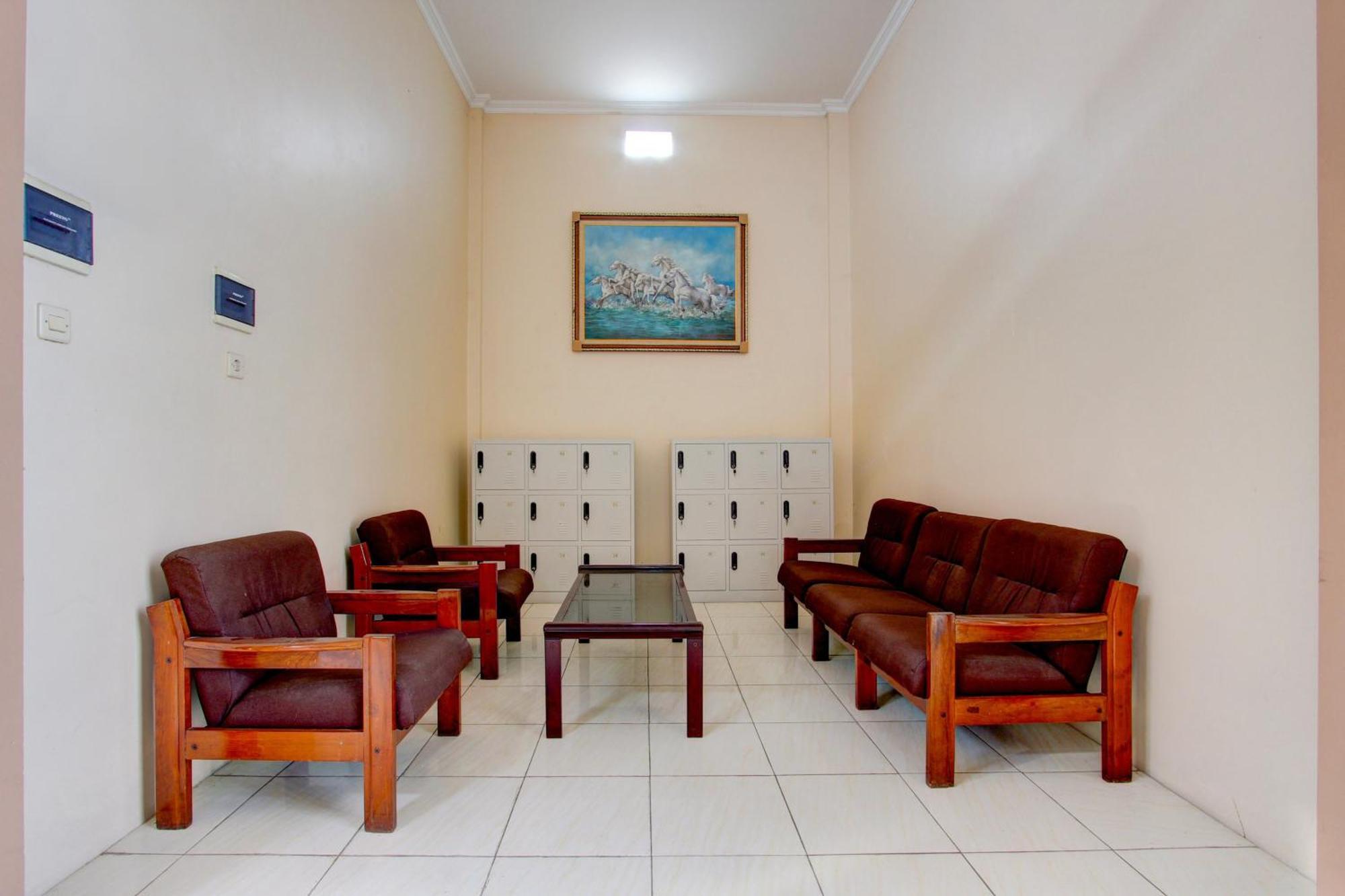 Spot On 93245 Guest House Mulia Dua Syariah Klaten Esterno foto