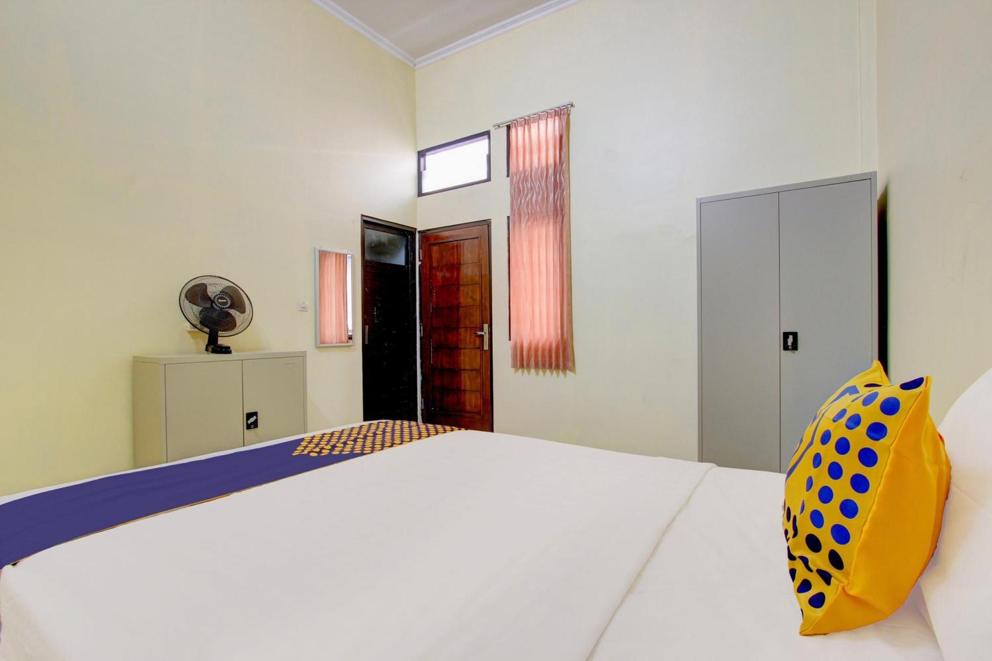 Spot On 93245 Guest House Mulia Dua Syariah Klaten Esterno foto