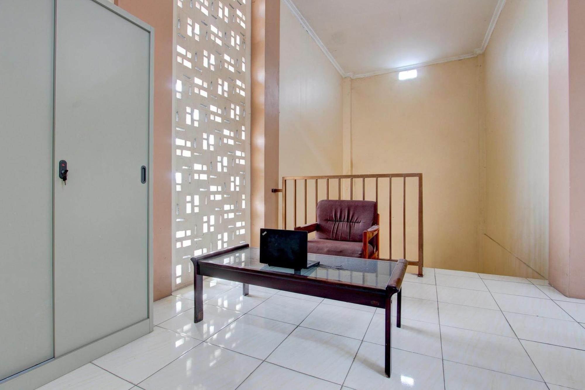 Spot On 93245 Guest House Mulia Dua Syariah Klaten Esterno foto